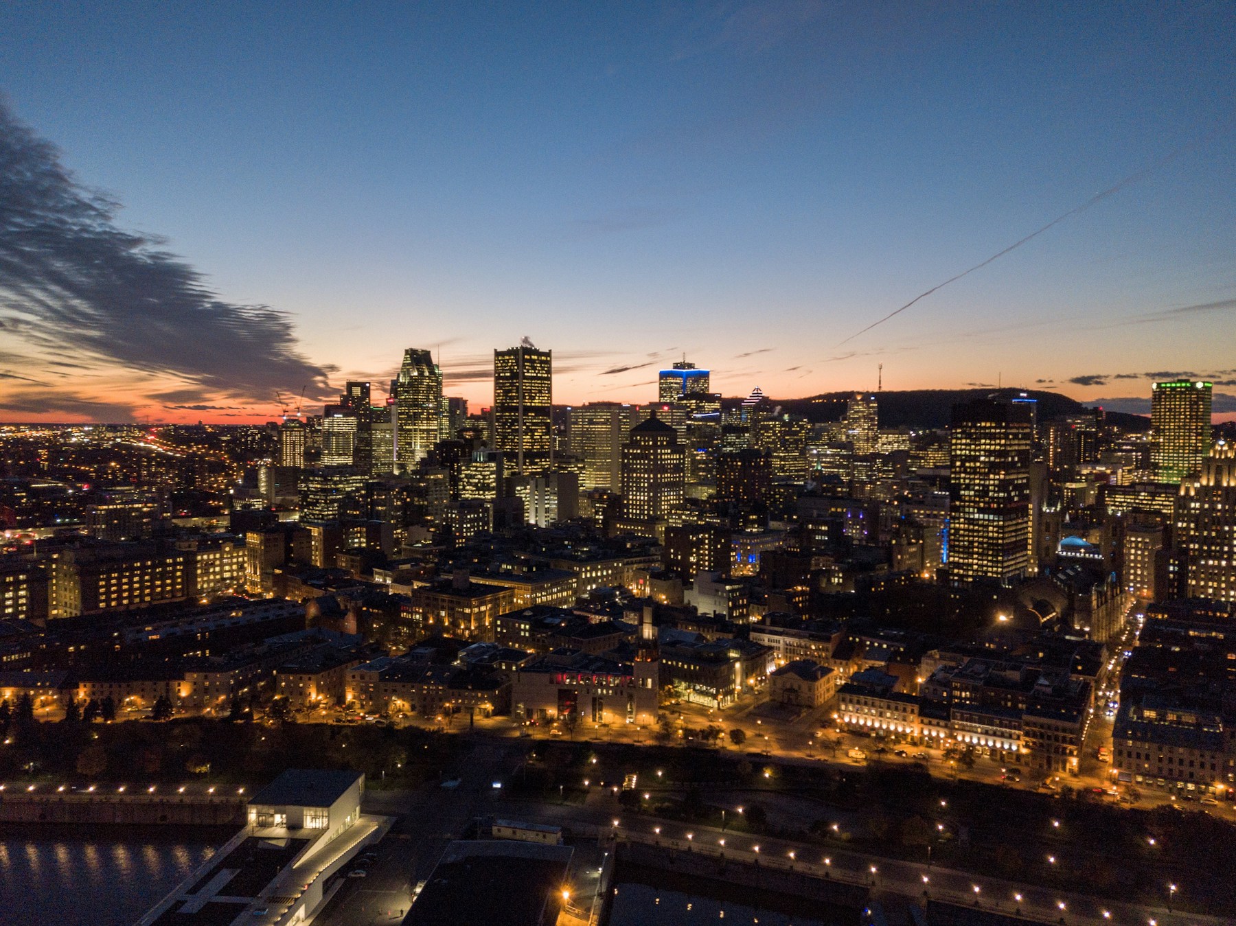 Montréal skyline at dusk